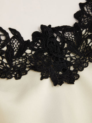 Lace Floral Sweetheart Neck Contrast Peplum Hem Cami Top