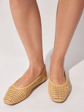 WOVEN FLATS