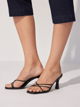 STRAP SQUARE TOE HEELS