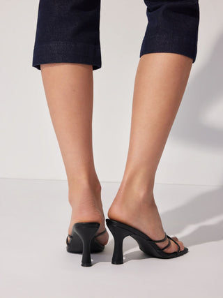 STRAP SQUARE TOE HEELS