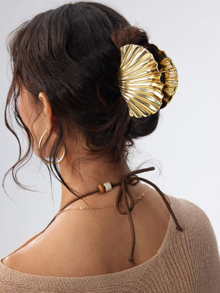 SHELL HAIR CLAW