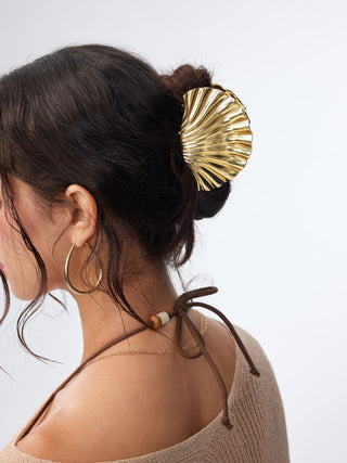 SHELL HAIR CLAW
