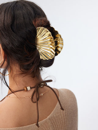 SHELL HAIR CLAW