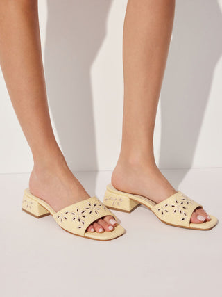 FLOWER CHUNKY HEELED SANDALS