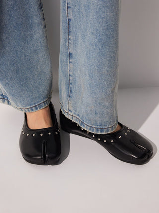 STUDDED SPLIT TOE MARY JANE FLATS