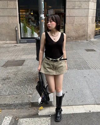 V-neck knit sleeveless top