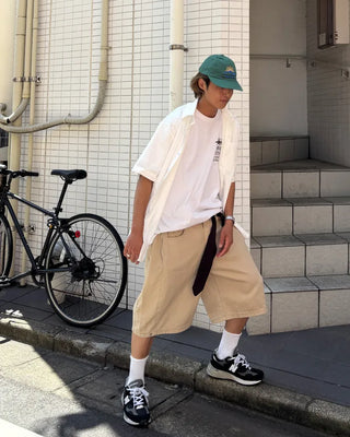 Bermuda shorts with side pleats