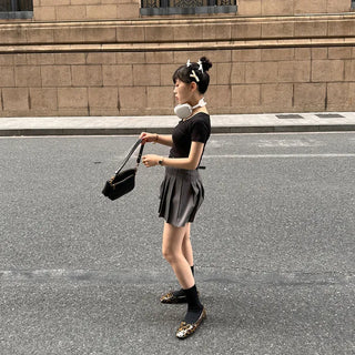 Simple U-neck T-shirt