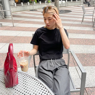 Round cropped short-sleeved T-shirt