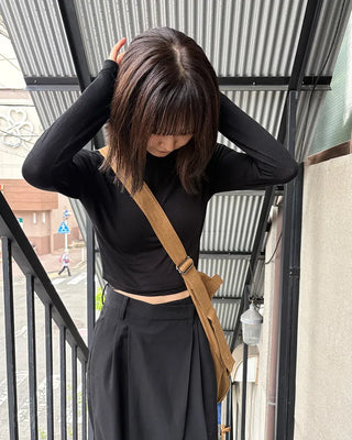 Cropped basic turtleneck T-shirt