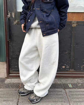 Wide sweatpants with side pockets