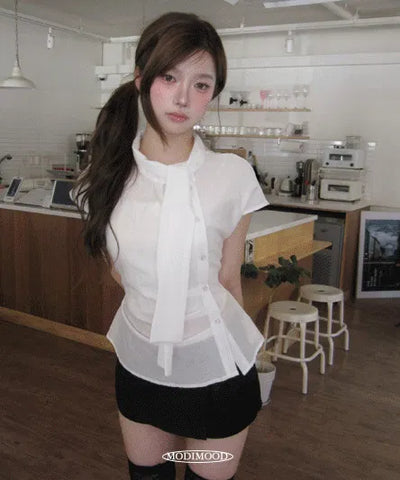 Short-sleeved ribbon blouse that perfectly covers your figure - 4 colors