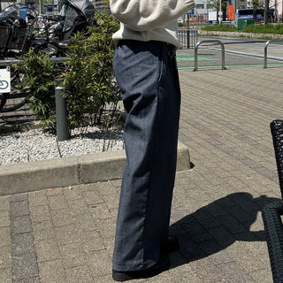 One-tuck easy denim pants