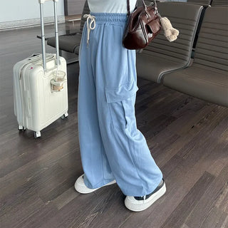 Cargo pants with slanted pockets