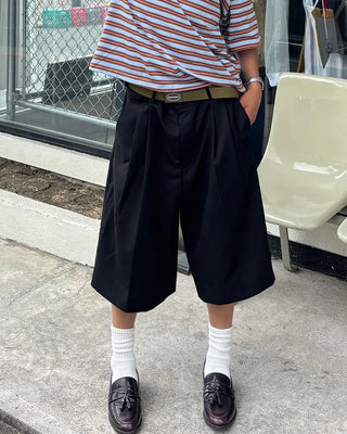 Double-pleated Bermuda shorts
