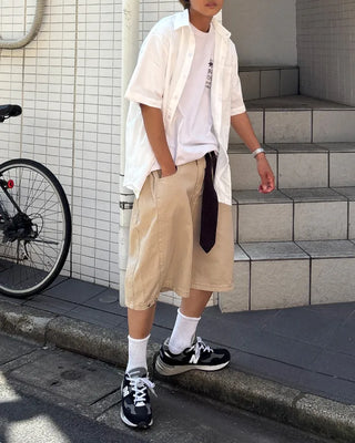 Bermuda shorts with side pleats