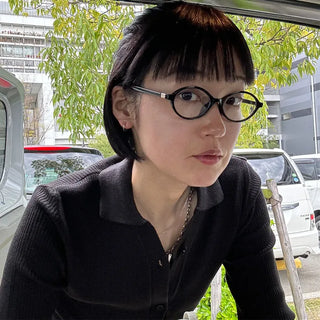 Oval frame glasses