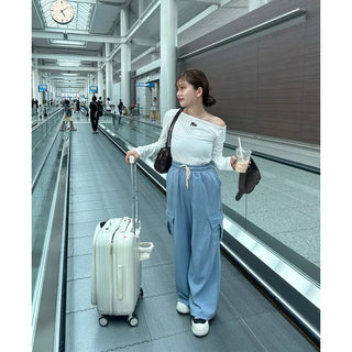 Cargo pants with slanted pockets