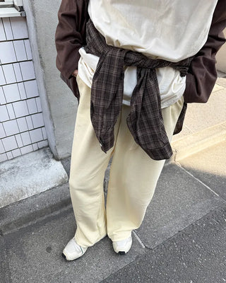 Wide-leg pants with waist ribbon