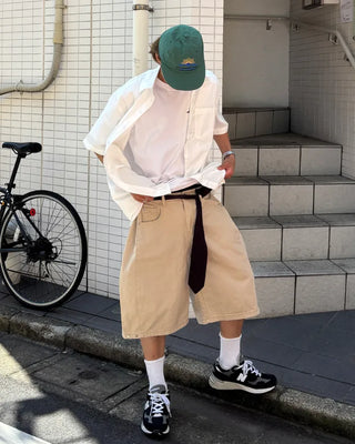 Bermuda shorts with side pleats
