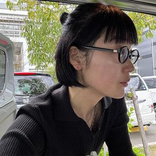Oval frame glasses