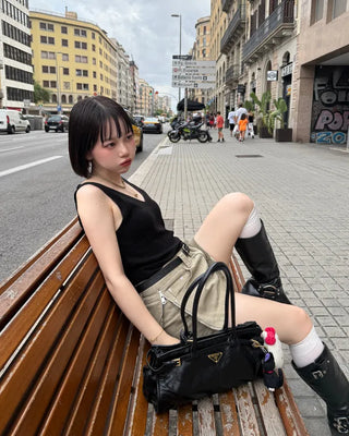 V-neck knit sleeveless top