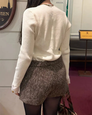 V-neck lace-point knit