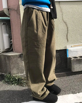 Elastic waistband, two-pleat wide-leg pants