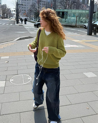 V-neck loose-fit knit