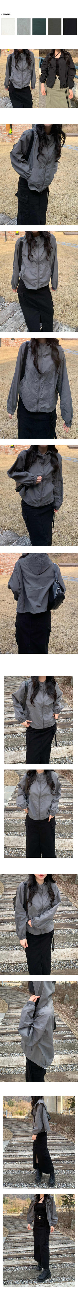 Loose-fitting mountain parka with drawstring hood