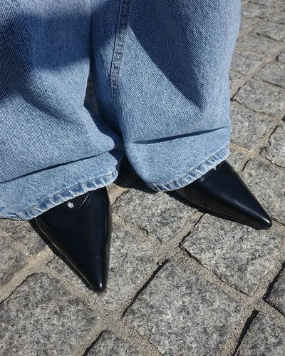 Pointed-toe loafers