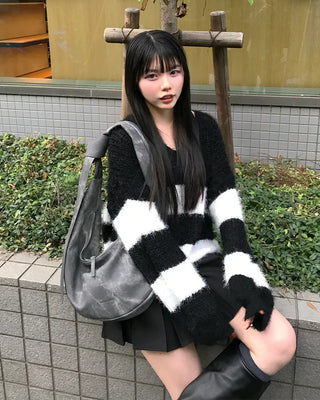 V-neck striped oversized knit