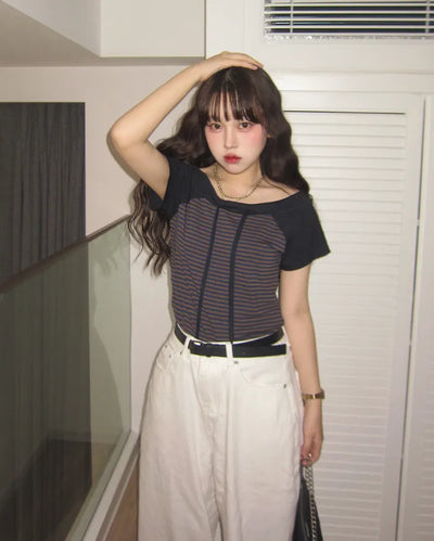 Raglan Border Off-Shoulder T-Shirt