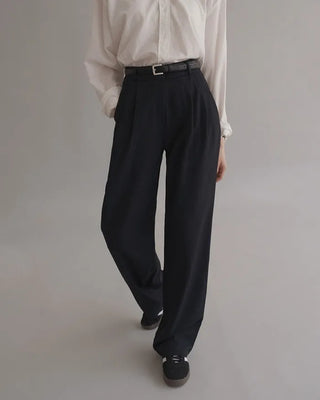Leg-lengthening pintuck wide slacks