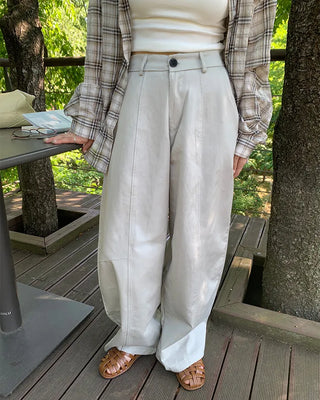 Curved wide-leg pants