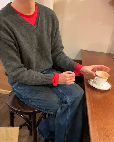 Simple V-neck long-sleeved knit