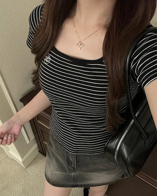 U-neck striped half-sleeve T-shirt