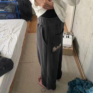 Wide-leg pants with back pockets