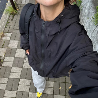 (Unisex) Pocket Hooded Windbreaker