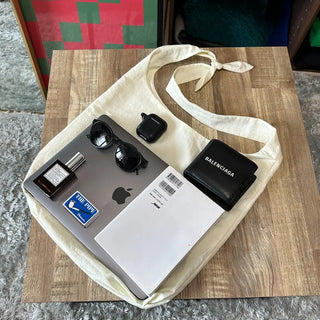 Daily Knot Tote Bag