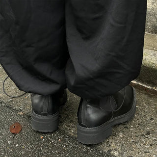 Modern and simple Chelsea boots