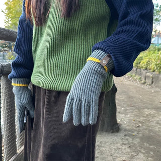 Line finger hole gloves