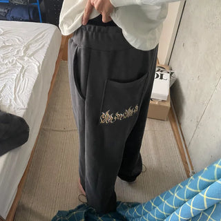 Wide-leg pants with back pockets