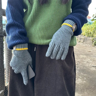 Line finger hole gloves