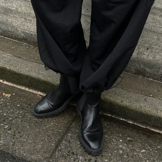 Modern and simple Chelsea boots