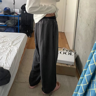 Wide-leg pants with back pockets