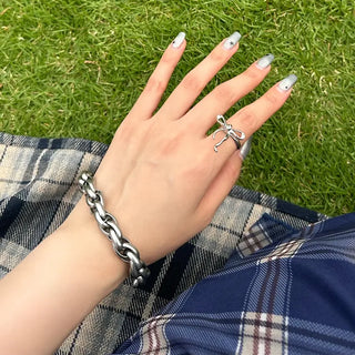 Hard chain bracelet