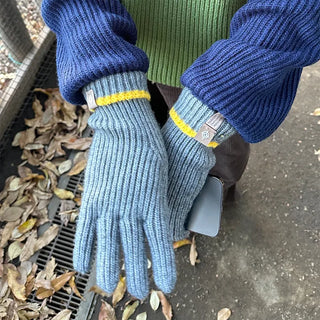Line finger hole gloves