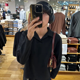 Basic open-collar T-shirt