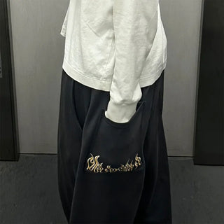 Wide-leg pants with back pockets